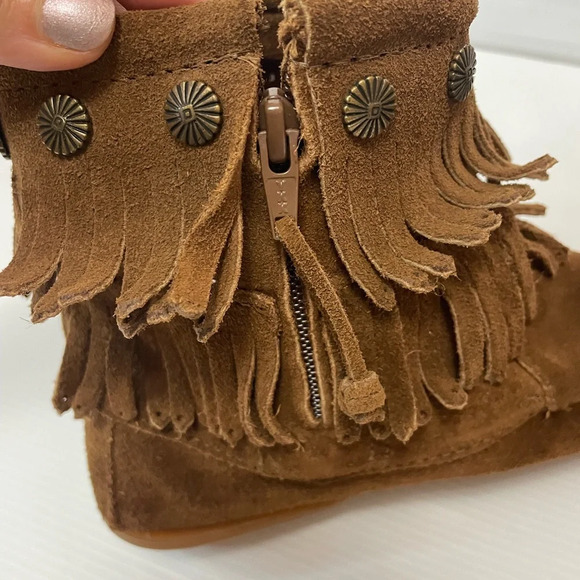 Minnetonka Double Fringe Side Zip Boot Dusty Brown Size 9 - Picture 7 of 9